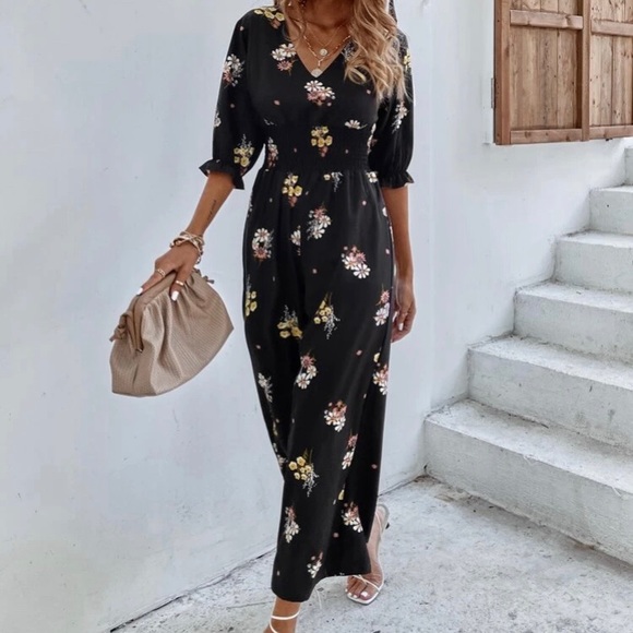🆕LAST ONE!🛍 Open Back Floral Jumpsuit in Black - Picture 5 of 5